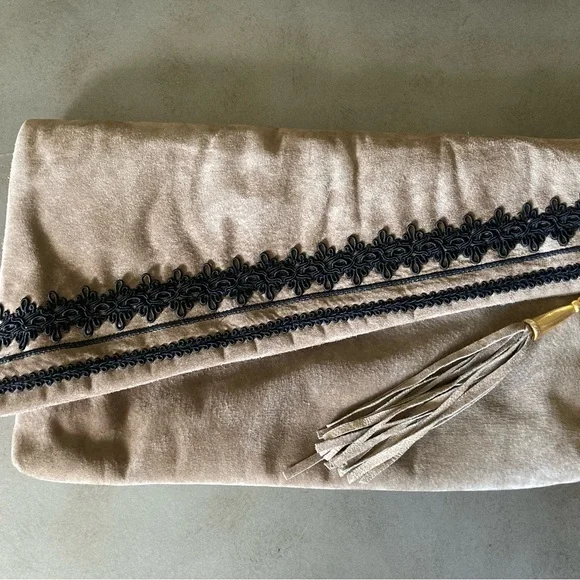 EUC Vintage Colini Suede Clutch with Removable Shoulder Strap, Tassel, Taupe - Picture 10 of 11